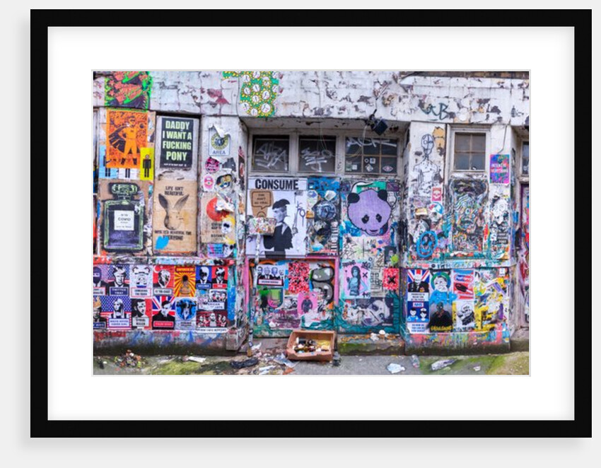 Graffiti, Brick Lane, London by Assaf Frank